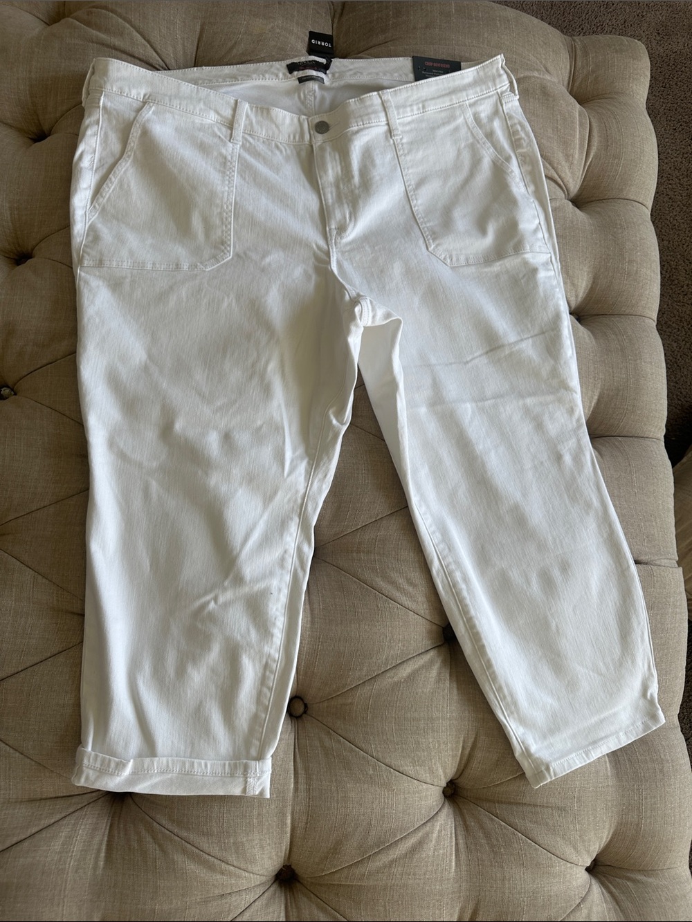 torrid White Cropped Capri Jeans